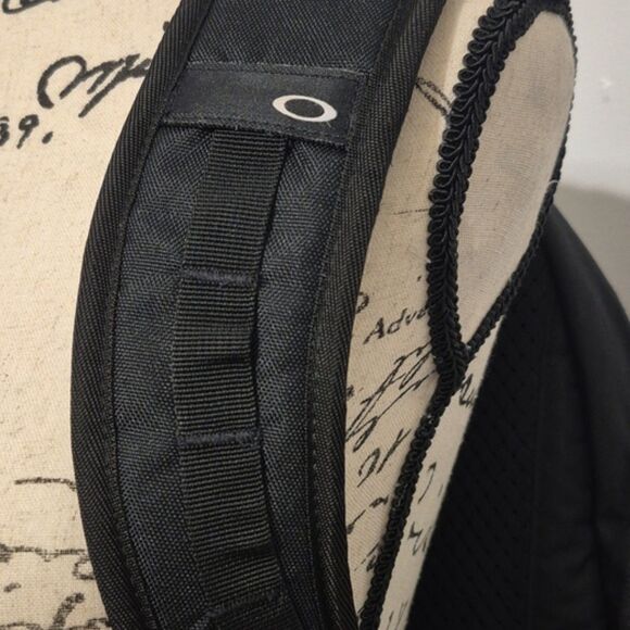 Sold! Oakley Backpack Mens Holbrook 20L Black With Custom Design Patch 80eighty - Picture 4 of 12